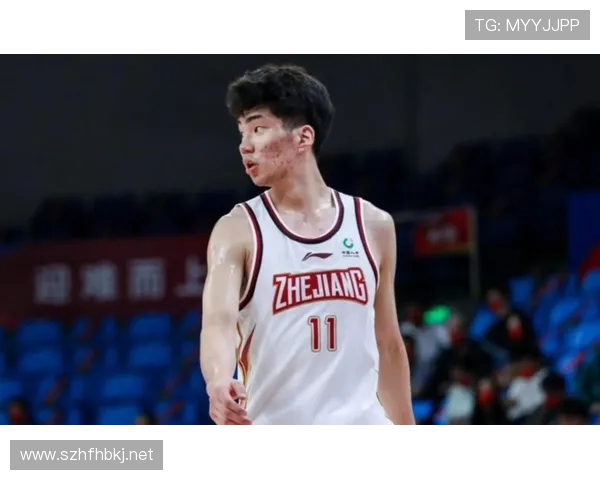 [CBA]琼斯溜底线送助攻 余嘉豪篮下双手扣篮.