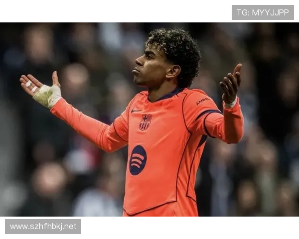 小克鲁伊夫:亚马尔天赋异禀,第一次去训练哈维就想让他上场 小克鲁伊夫:亚马尔天赋异禀,第一次去训练哈维就想让他上场